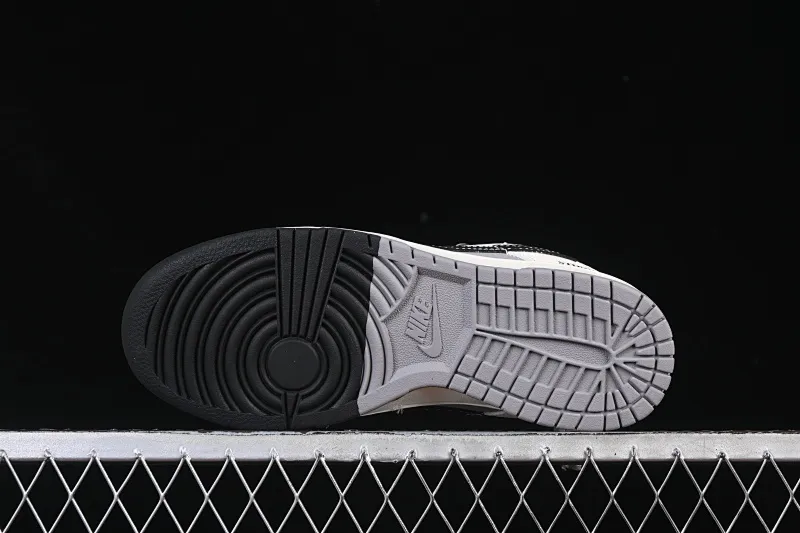 All categories Nk SB Dunk Series Nk SB Dunk Low High-end customized low-top sneakers Nike SB Dunk Low Stone Island joint beige and black stitching Anniversary high-end customized low-top casual sneakers JP8028-041